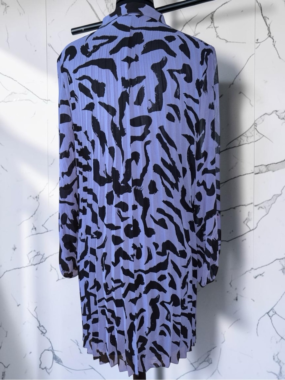 Nine West Lavender and Black Abstract Print Top, P2P:22”, L:36”, NWOT - Picture 2 of 12